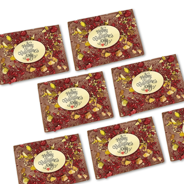 pistachio and raspberries chocolate bar